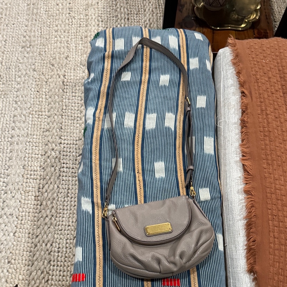 Elegant Gray Leather Crossbody Bag